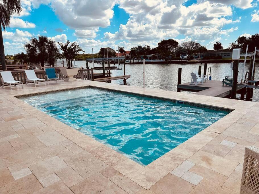 Awesome Waterfront Villa With New Private Pool 클리어워터 비치 외부 사진