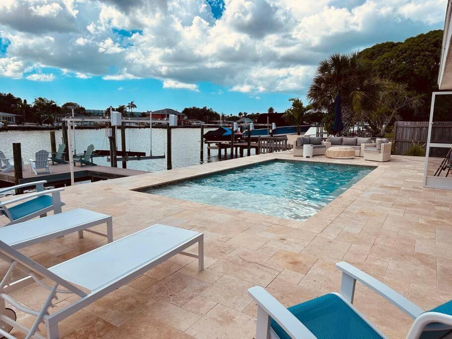 Awesome Waterfront Villa With New Private Pool 클리어워터 비치 외부 사진